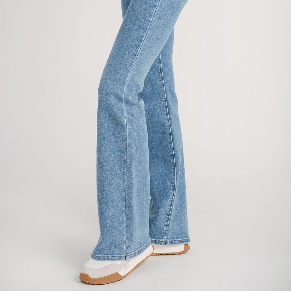 Risen Olivia High Rise Flare Jeans - NWT 31